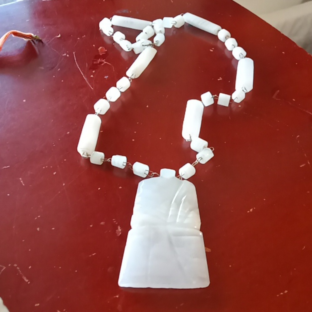 Vintage Mayan carved Agate Soapstone necklace  .